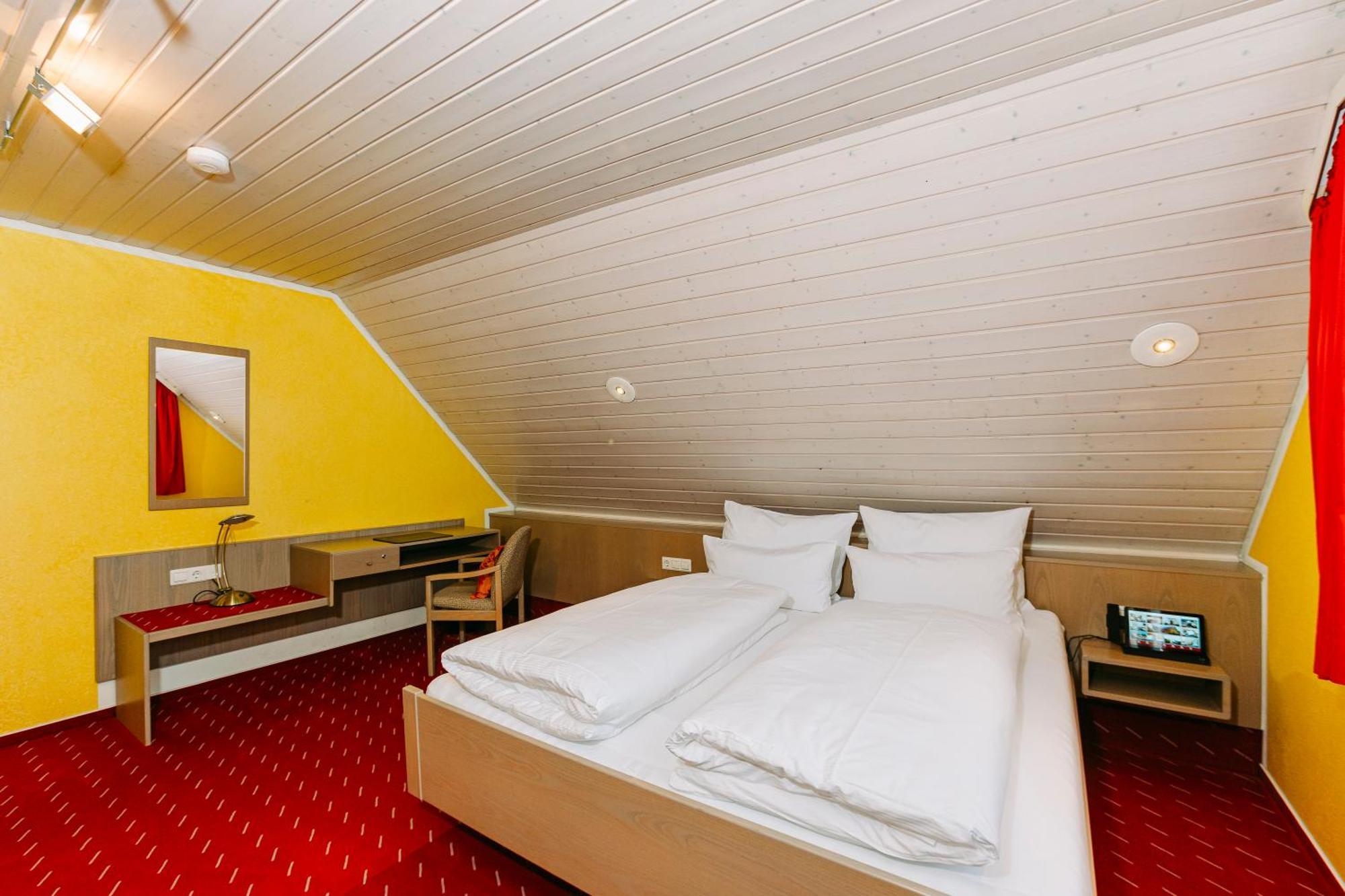 Hotel Restaurant Krone Sulzbach am Kocher Exteriör bild